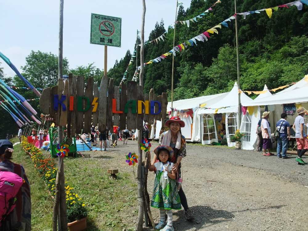 記念撮影の母子。