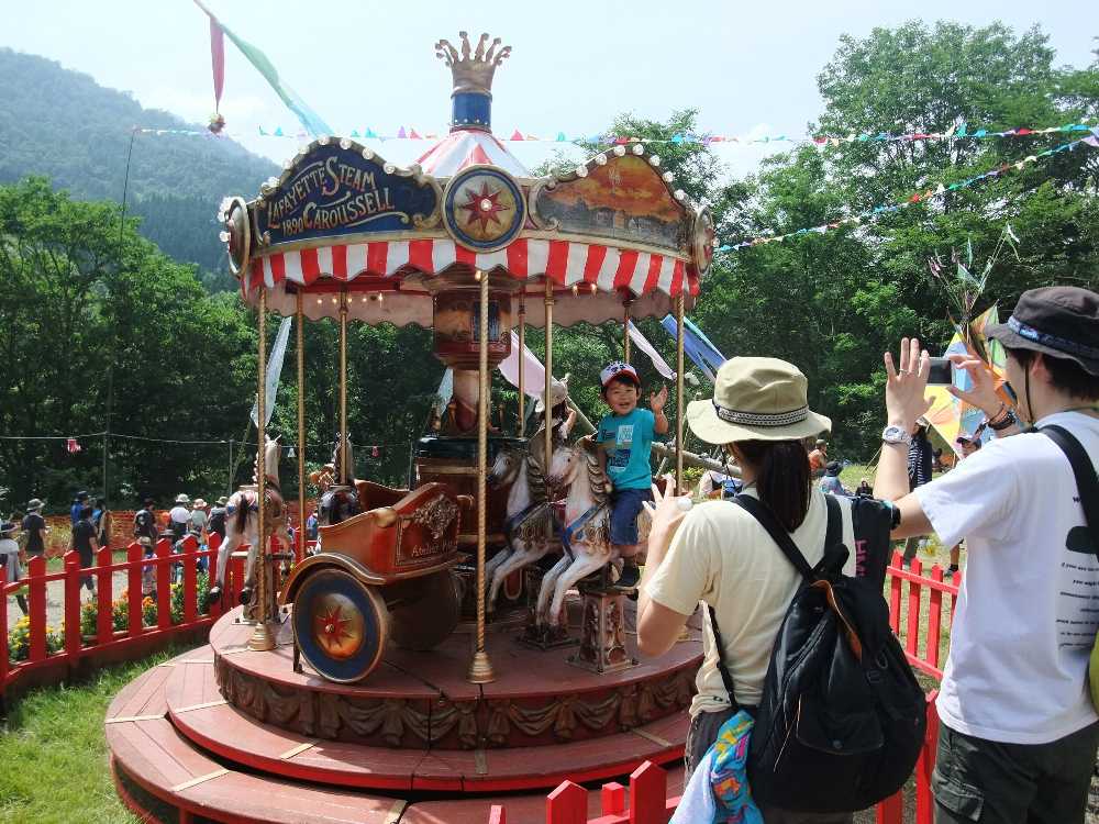 親子と思われる人。