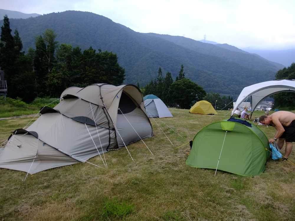 設営が難しそうなテント。