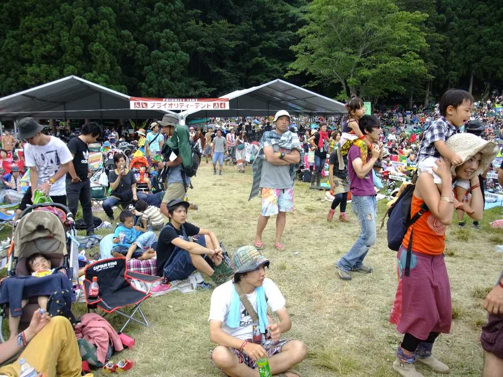 子連れが多い。