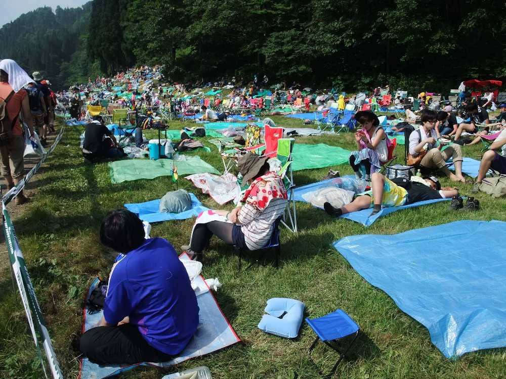 後方はレジャーシートを広げやすい。