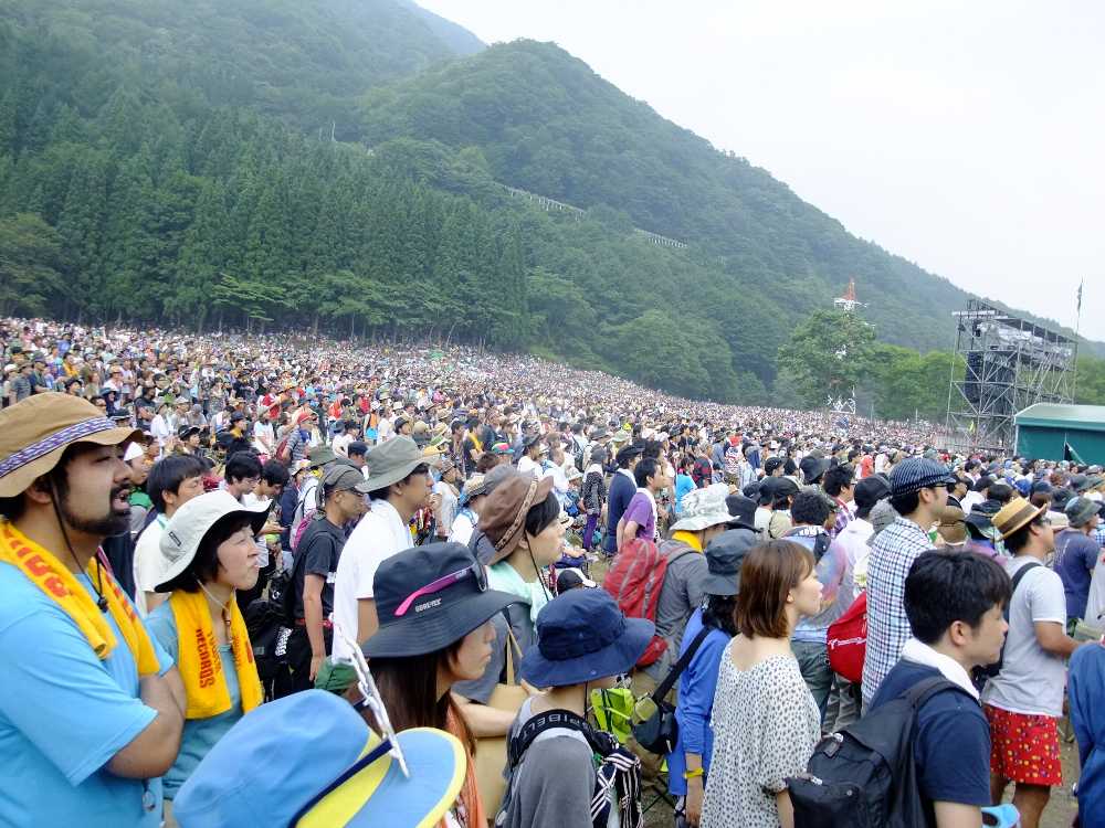 3日目、井上陽水のころ。午後4時としては異例の埋まり具合。