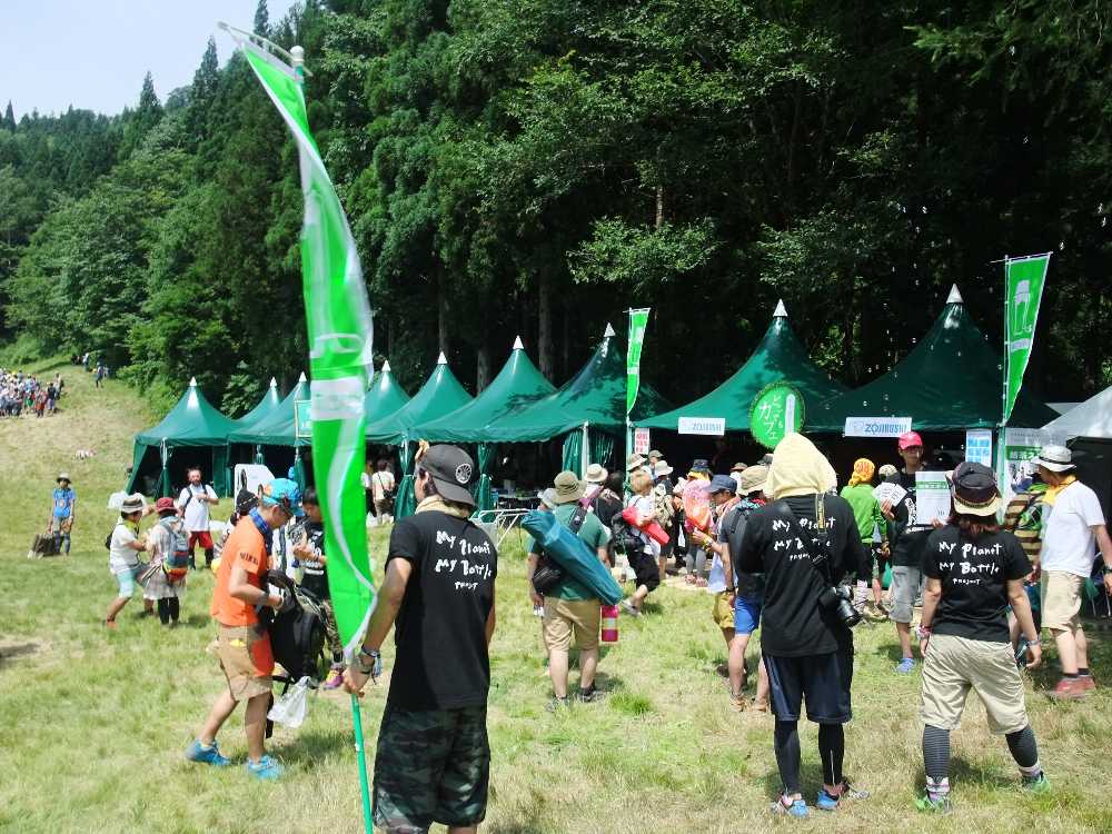 マイボトルを持参すると無料で給水できる象印のテント。