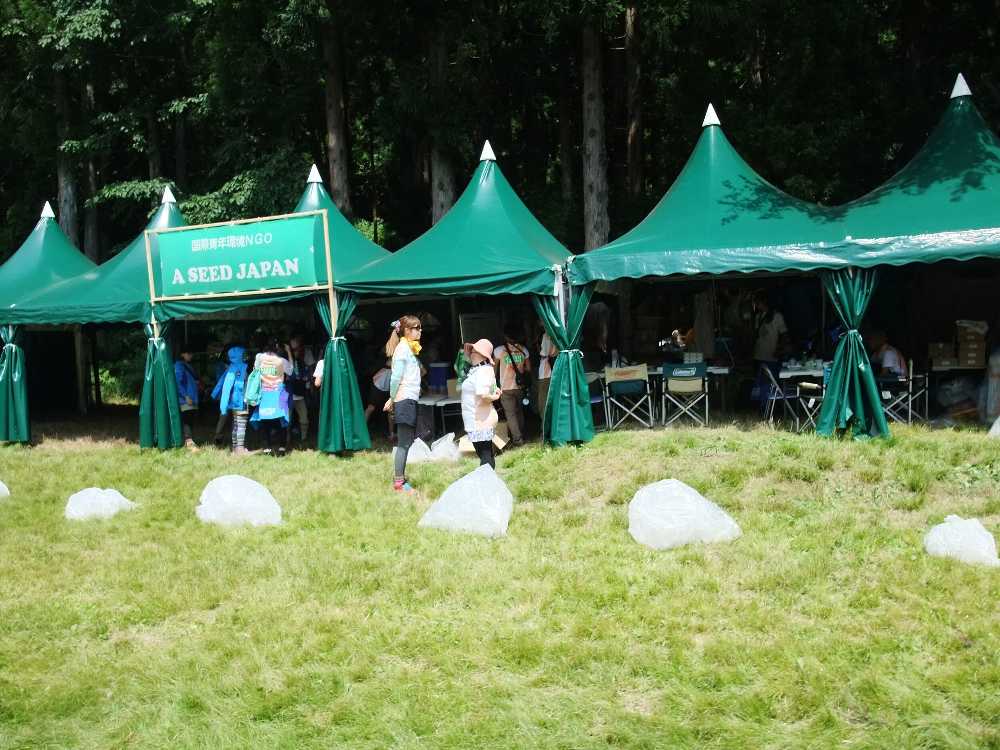 象印の隣のA SEED JAPANのテント。