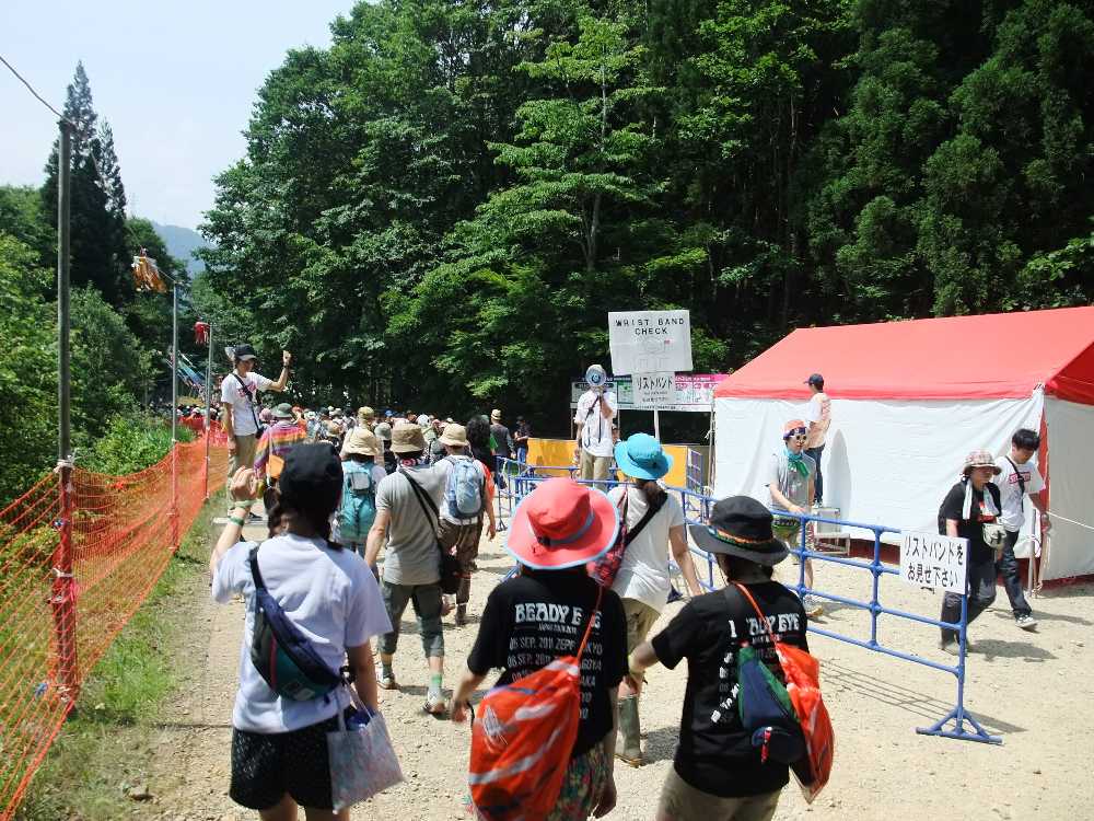 リストバンドチェック。