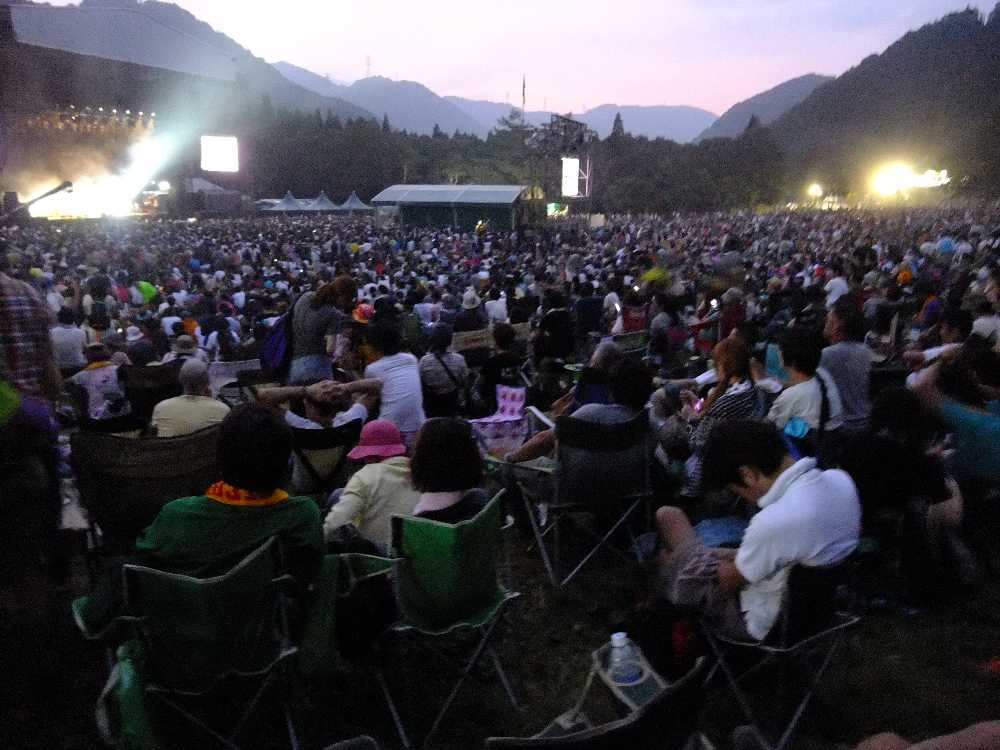 1日目午後7時過ぎ。ビーディー・アイの直前。