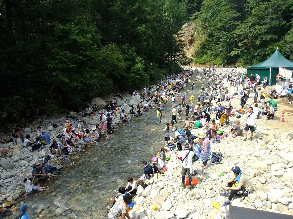 川幅はきれいに一直線になっており、重機で整備されている。