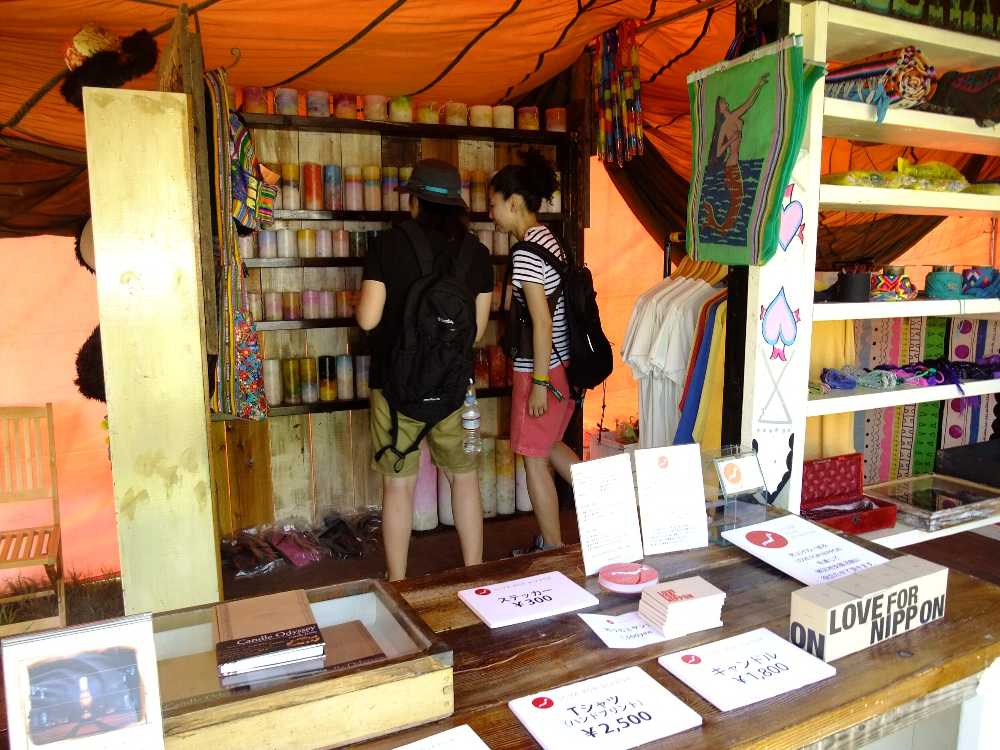 キャンドル・ジュンの本も売られている。