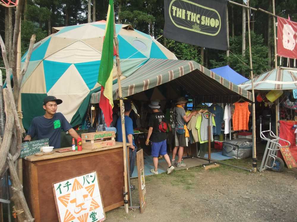 ドーム型テントのTHCショップ。