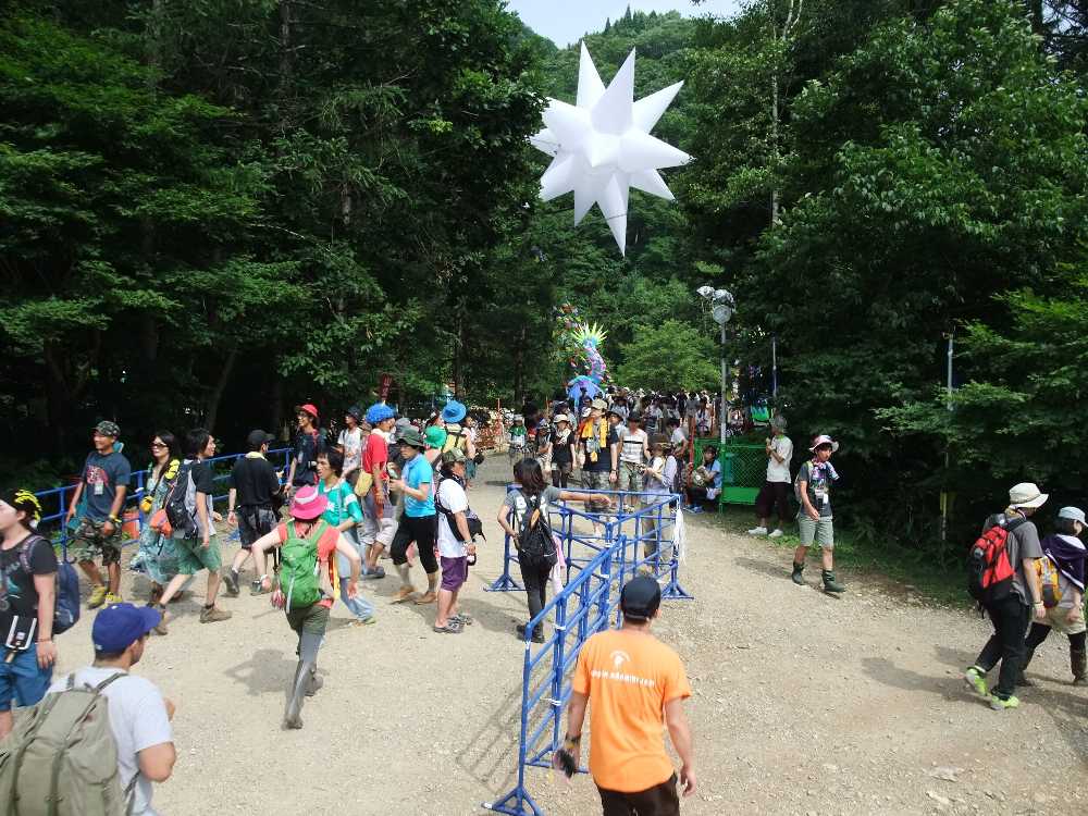 ホワイトステージ側から。