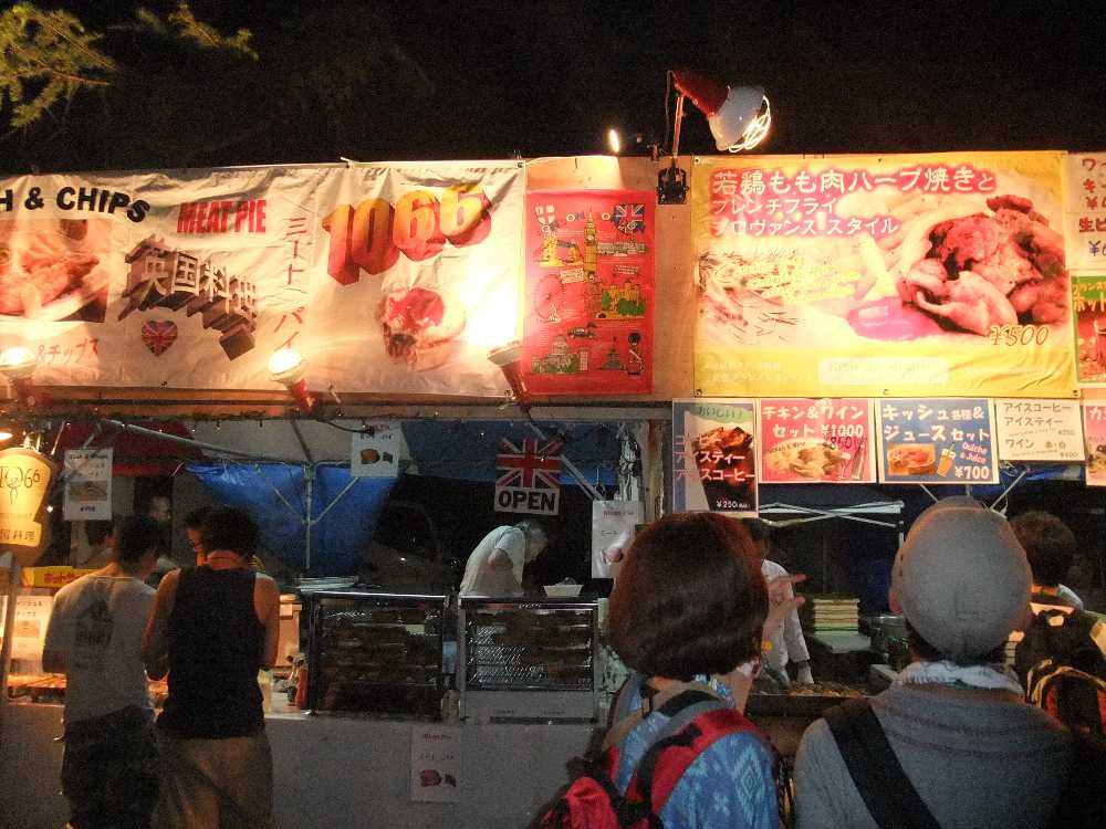 チキンは人気。