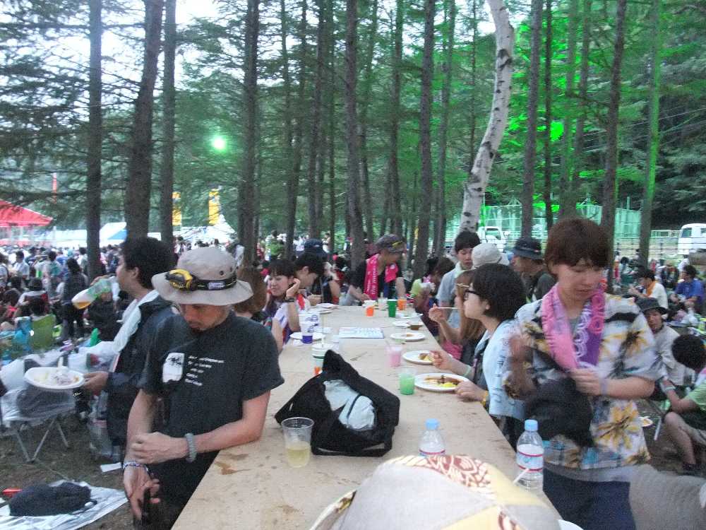 ワールドレストランのテーブル。