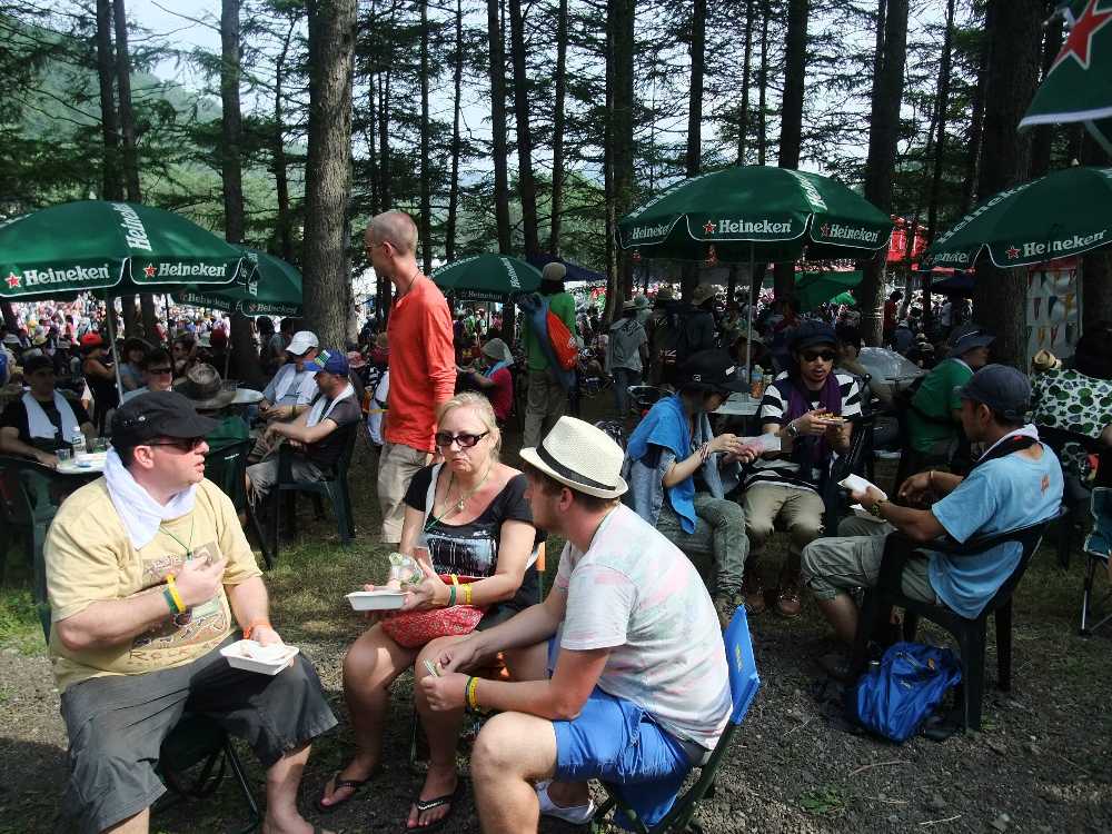 最近は外国人もいす持参が増えてきた。