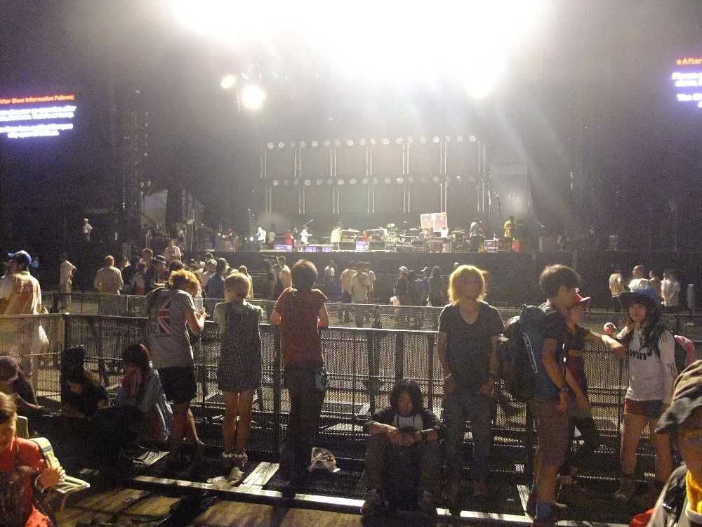 終演後の前方エリア。