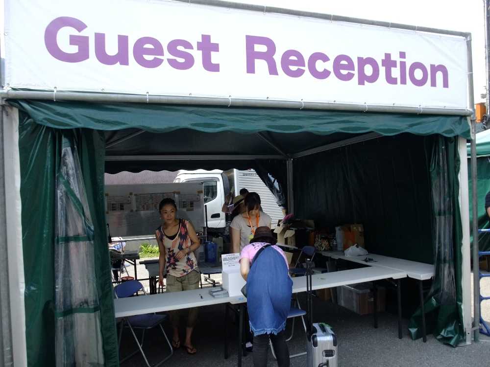 関係者受け付け。