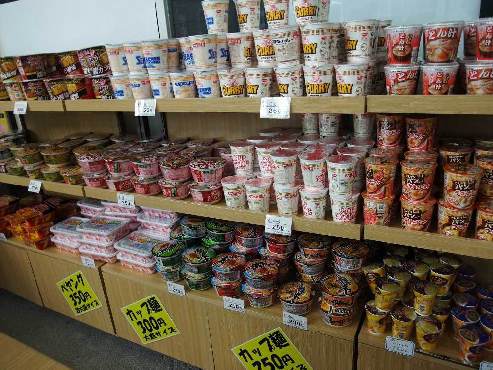 カップラーメン。
