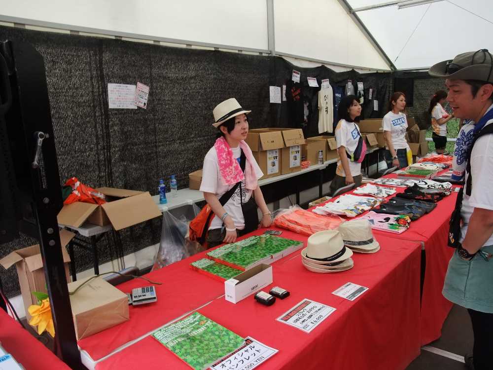 Tシャツ、公式ガイドも。