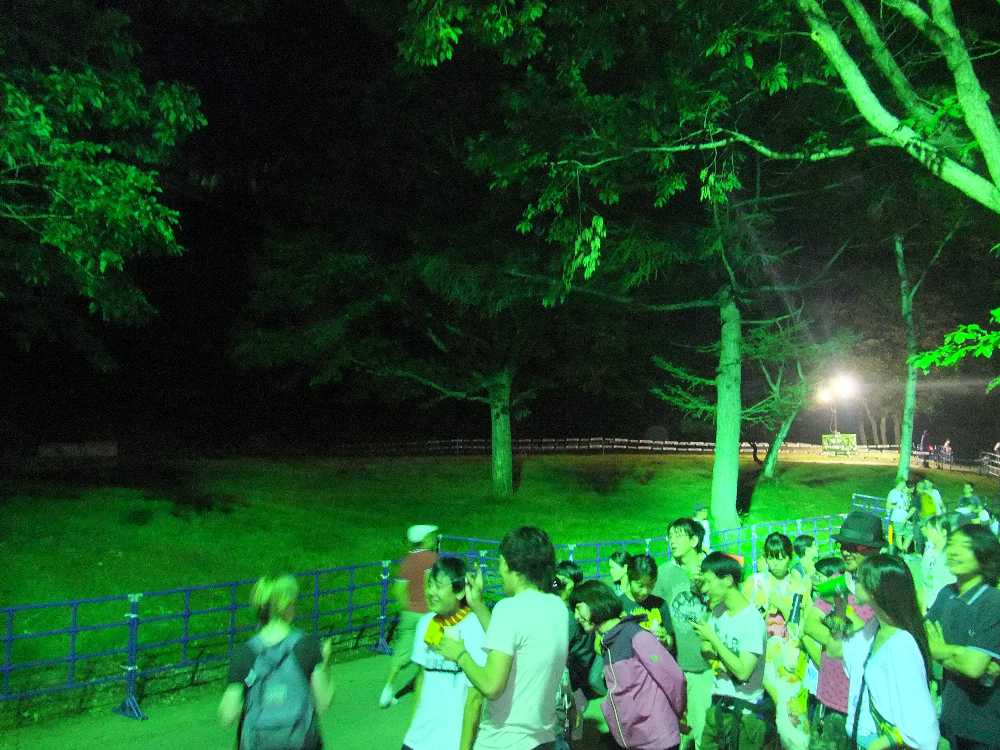 グリーンステージ横の通路。