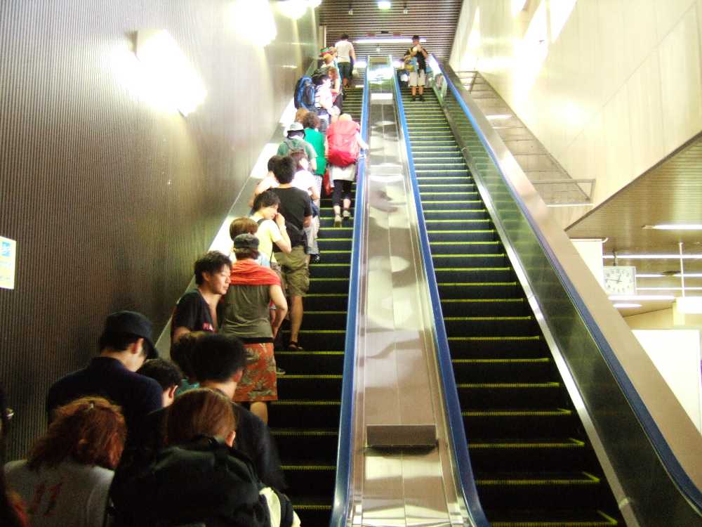 越後湯沢駅のエスカレーター。