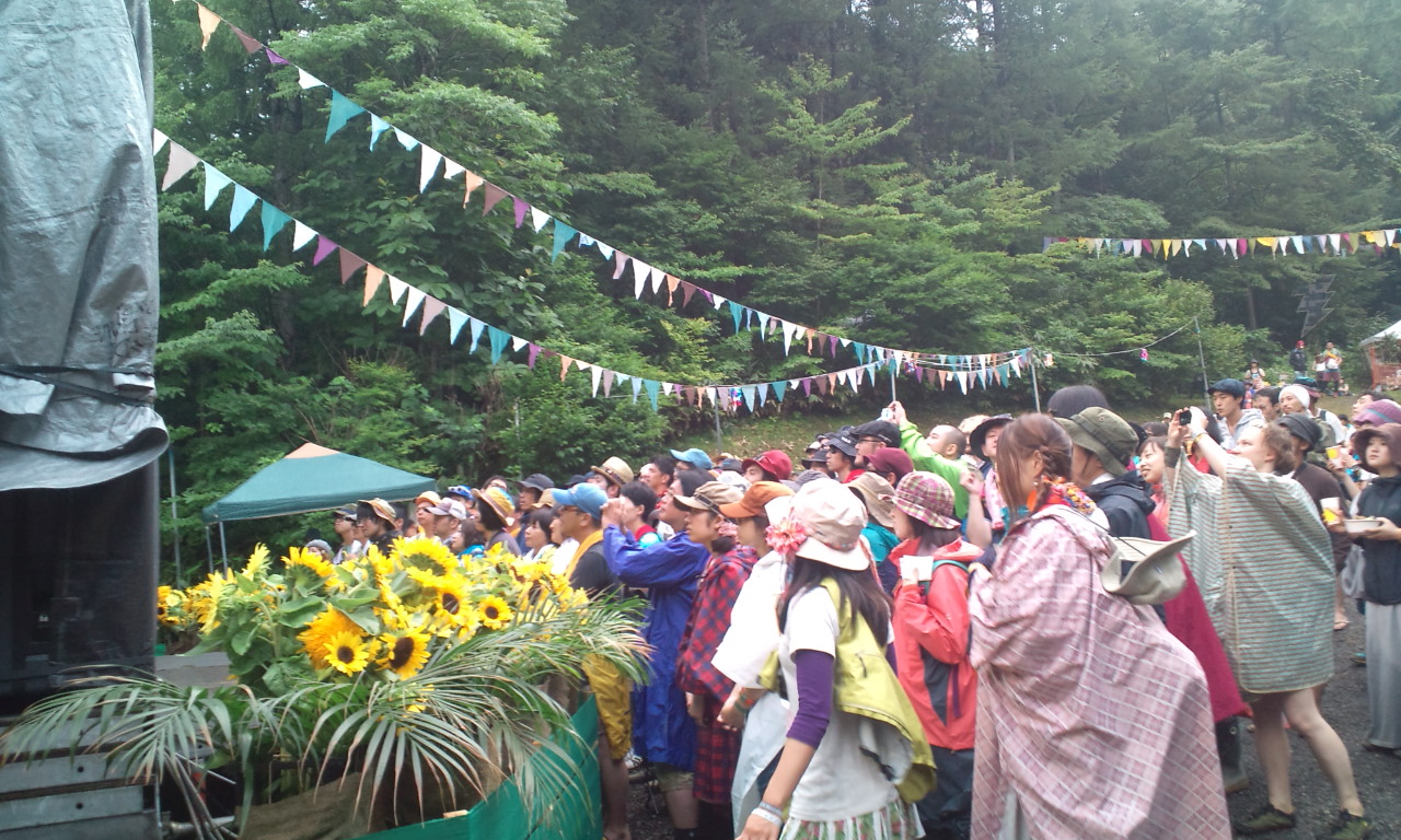 ライブの方が確実に人が集まります。