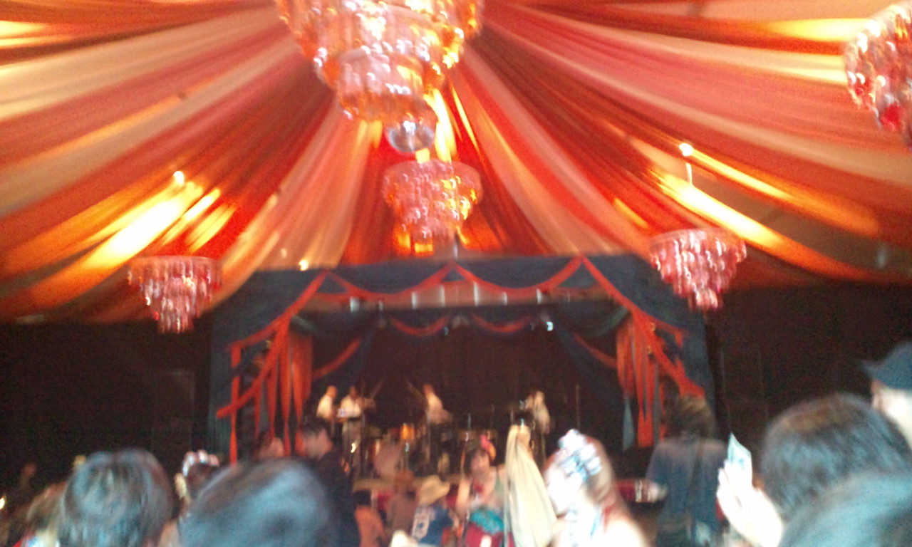 カフェドパリの中。