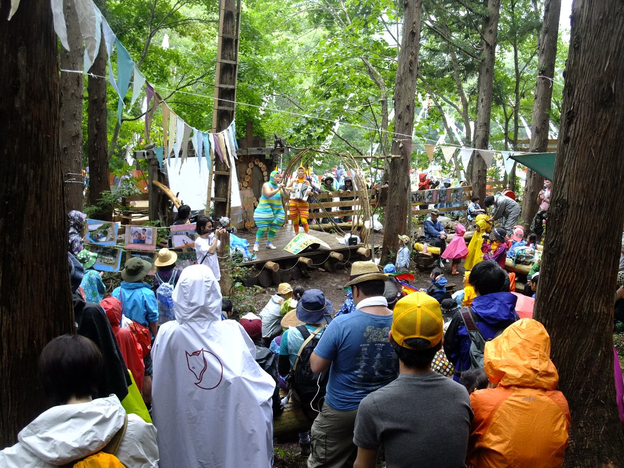 子ども向けのイベントでは有名なケロポンズが出演。