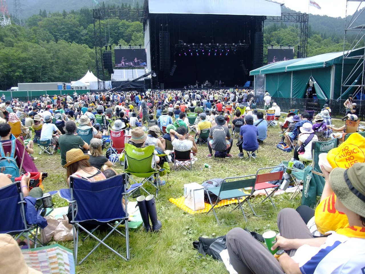 真ん中あたり。