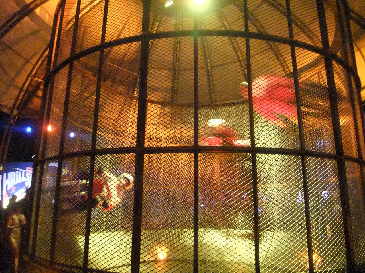 バイクが3台に増えています。