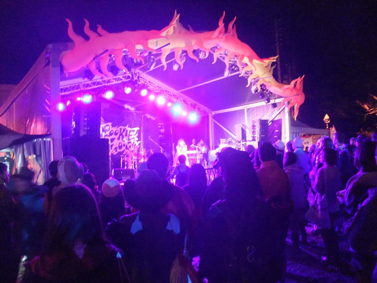 ルーキーアゴーゴーのステージ。入り口側から。