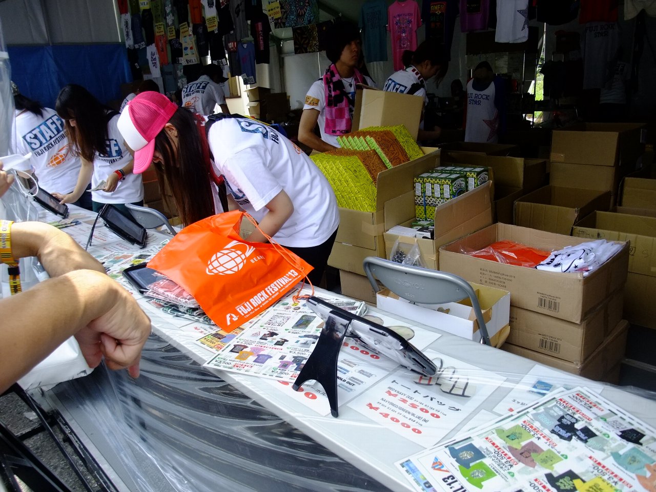 以前は計算機でした。商品ごとに値段を細かく覚える必要がなくなったと思われます。