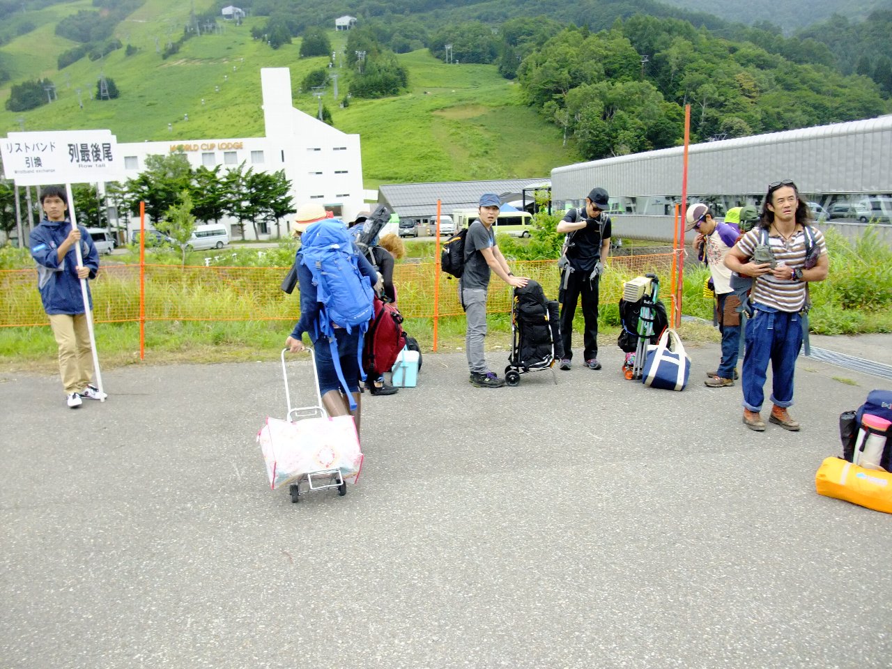 木曜日午前10時50分ごろ。