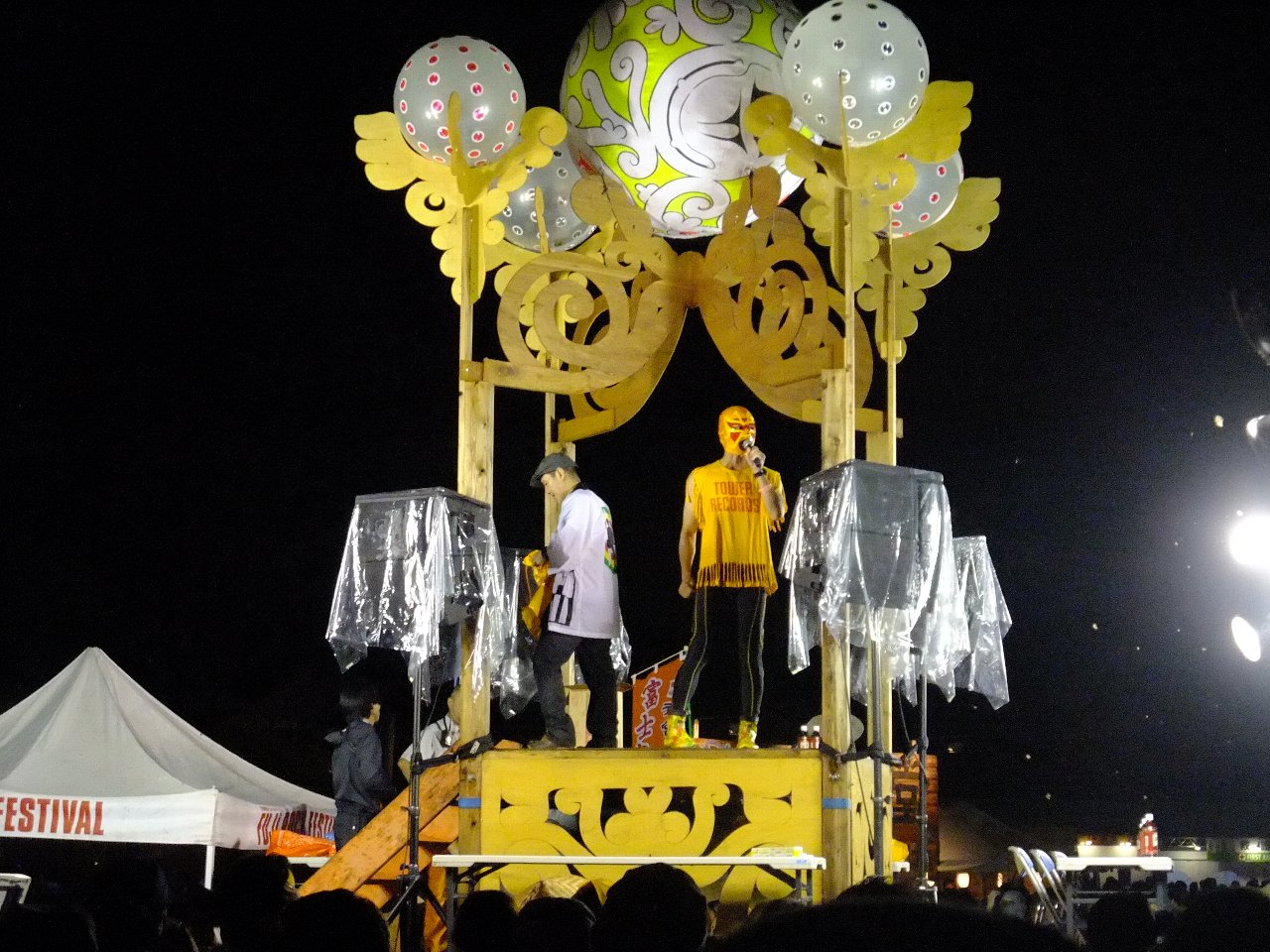 今年は抽選会が末尾数字だけになって、それ以外のプレゼントは雨で中止になりましたが、タワーレコードをはじめとする数々の商品はどこへいったのか。