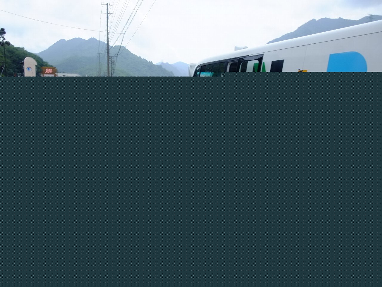 新潟日報が初日に現地号外を発行していました。