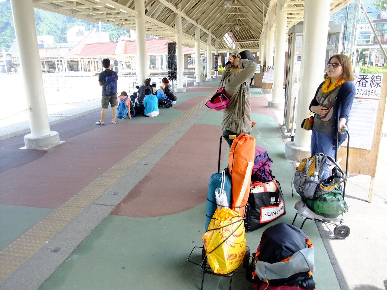 越後湯沢駅に午前中に着くと、シャトルバスは運行していないので路線バスで会場に向かうことになります。