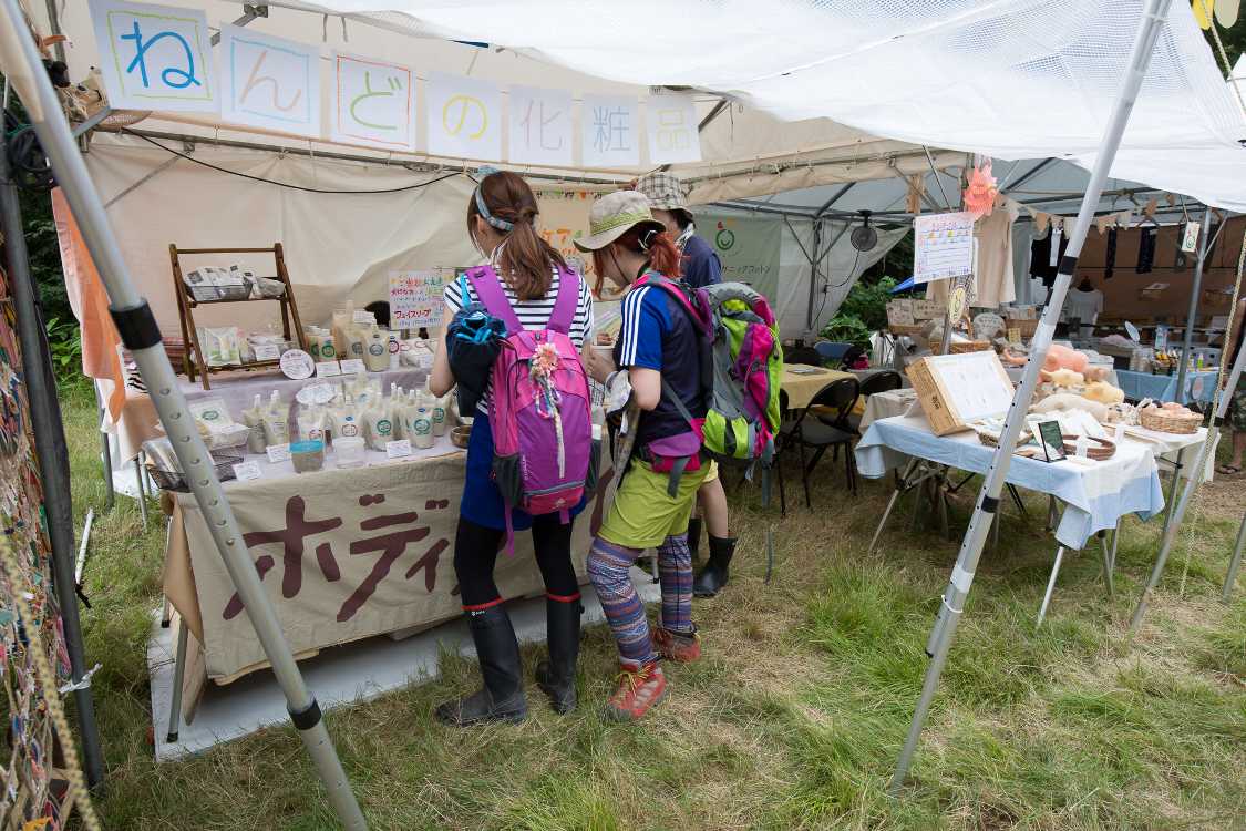 商品のほとんどは女性向け。