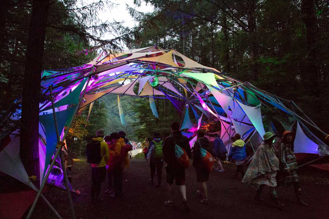 日曜の午後7時。空はまだ明るい。