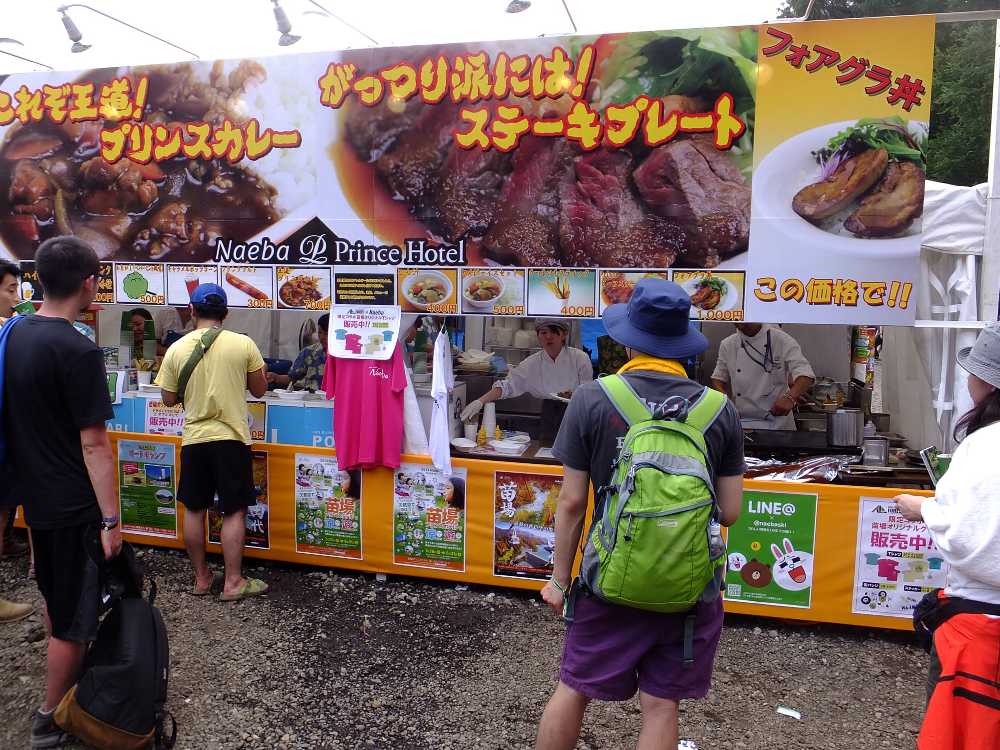 苗場プリンスホテル。2店分占有。場所も例年固定。