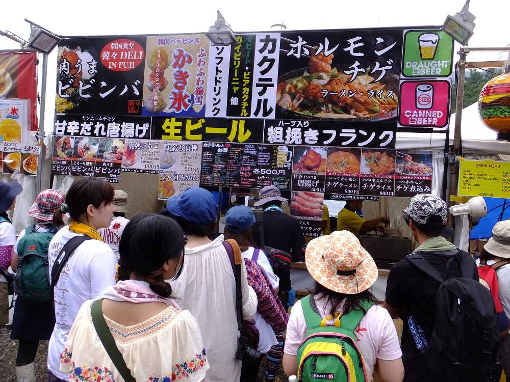 韓々デリ。かんかん照りに引っかけた店名。