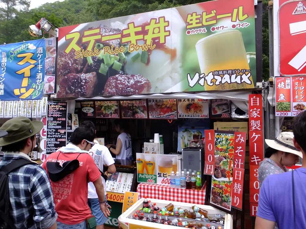 欧風料理ビトロー。欧風料理だがみそ汁も販売している。