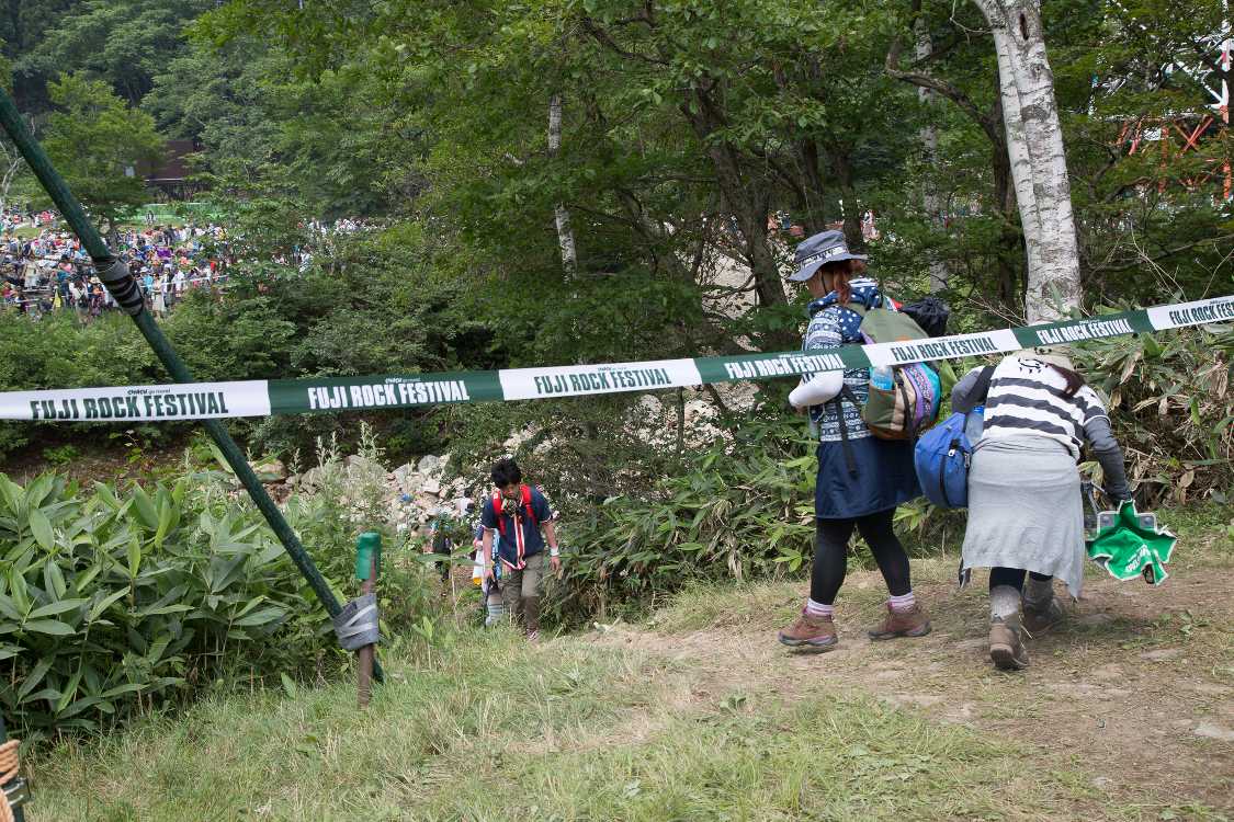 建前上、入り口はないことになっている。