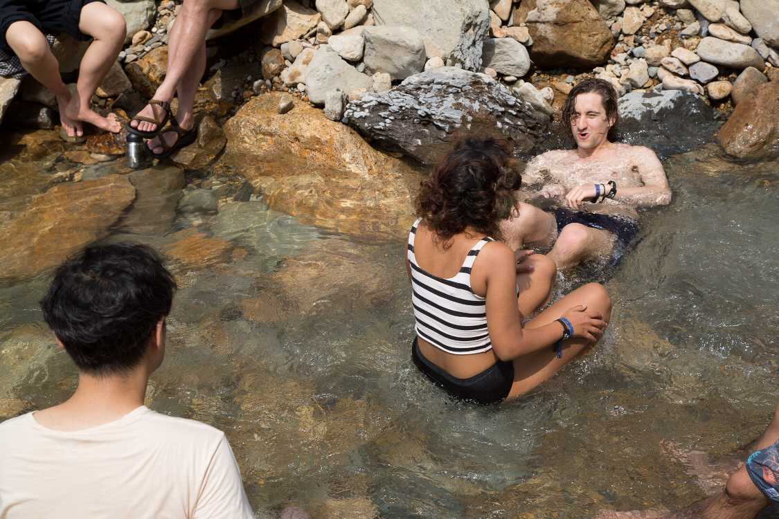 真夏といえども川の水は冷水。