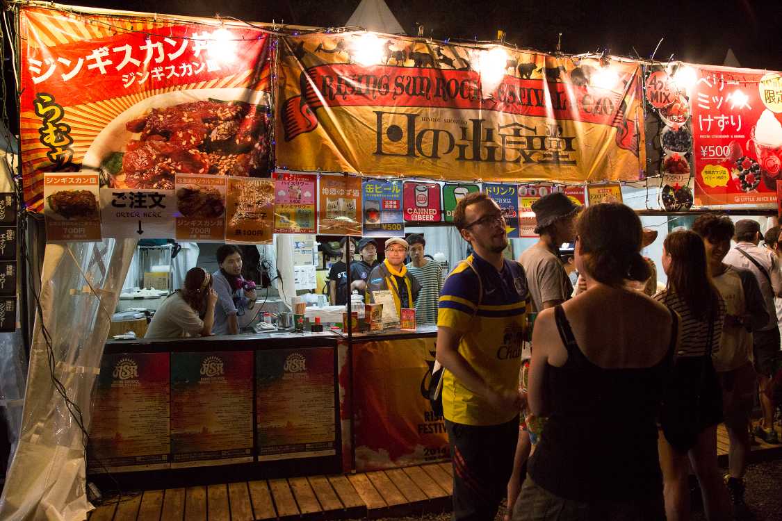 北海道のロックフェスティバルなのでジンギスカン丼がある。