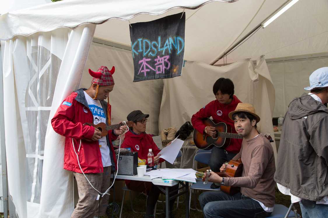 スタッフでセッションのリハーサル。