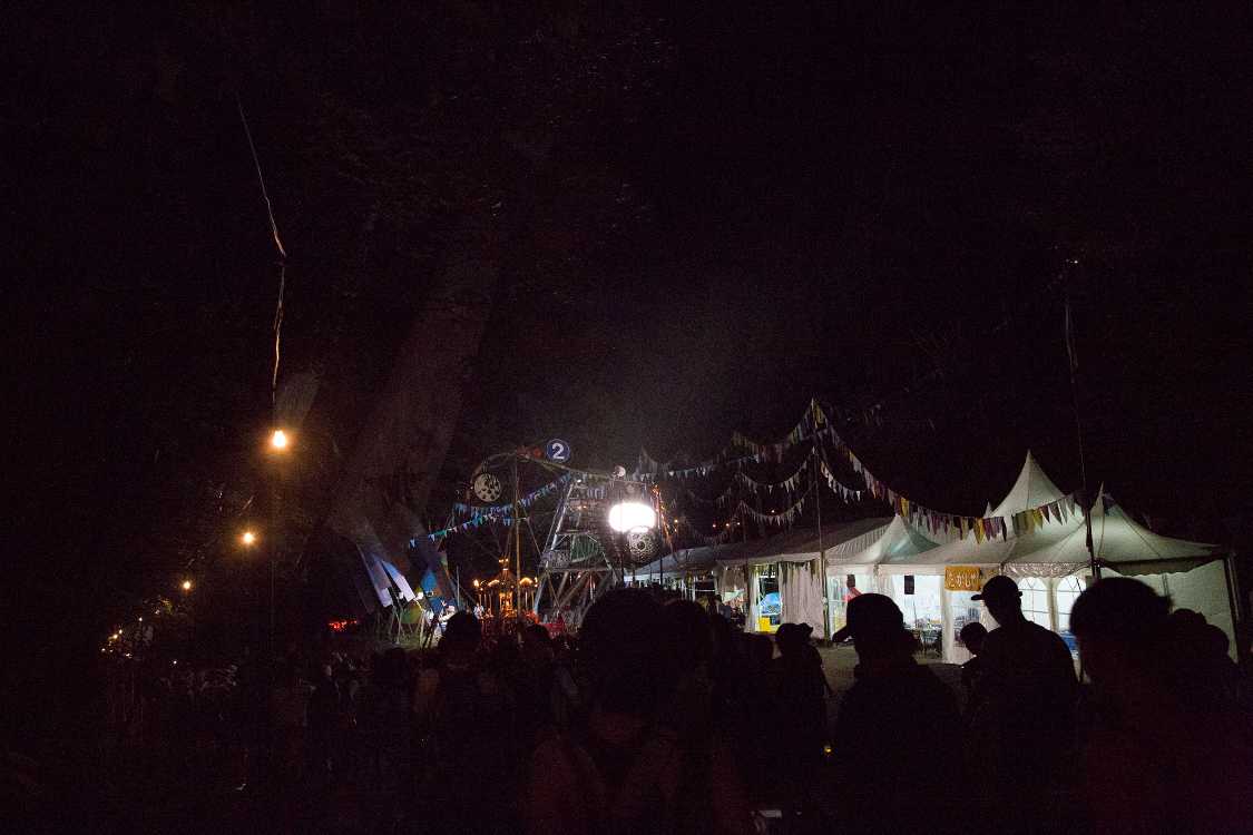 夜のキッズランド。金曜の午後8時30分ごろ。