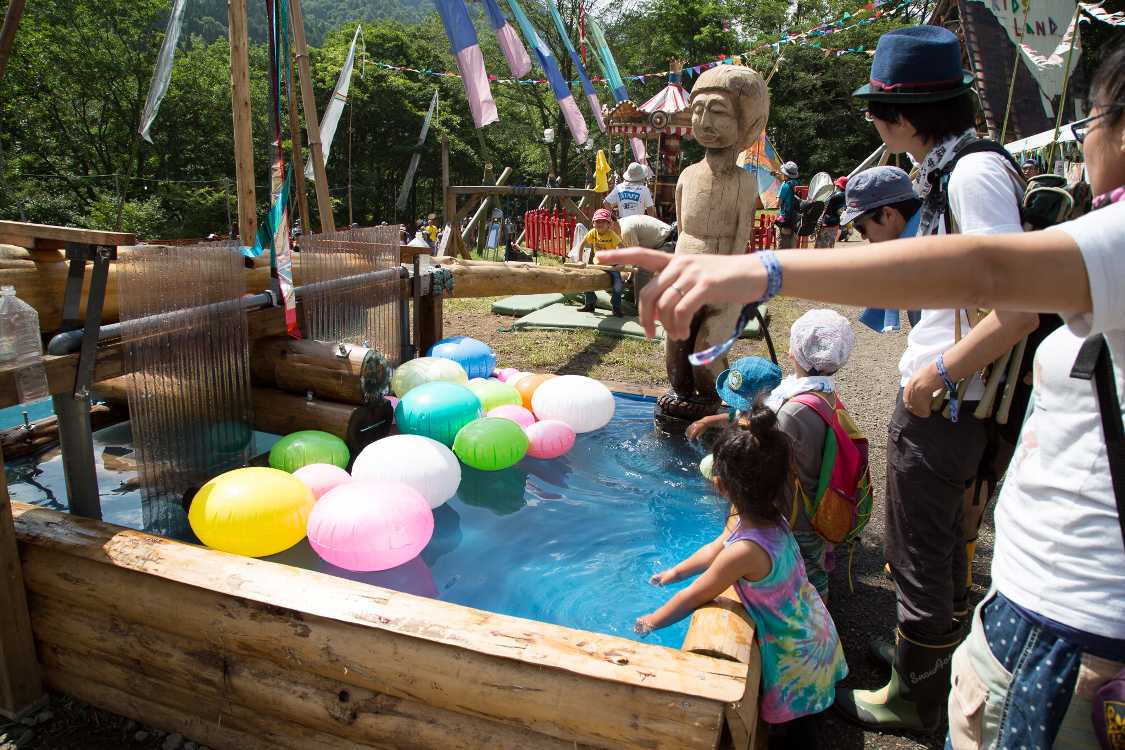 プールに入っている子はいなかった。