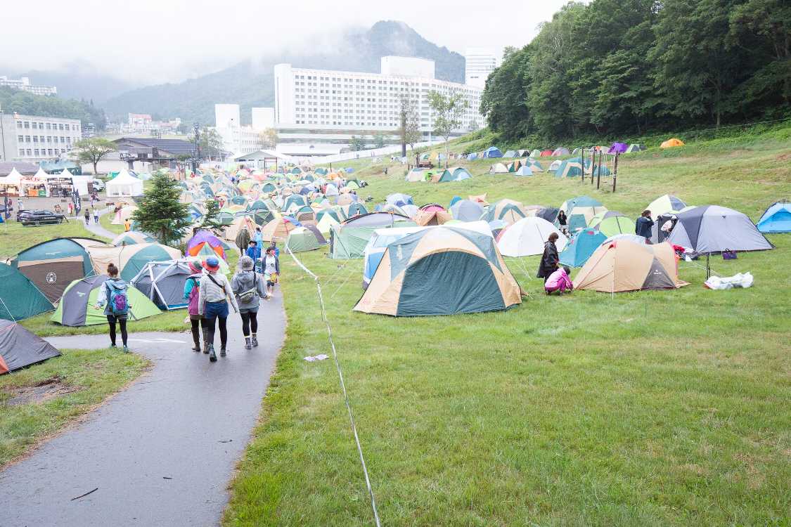木曜の午後６時20分ごろ。空きスペースはたくさんある。