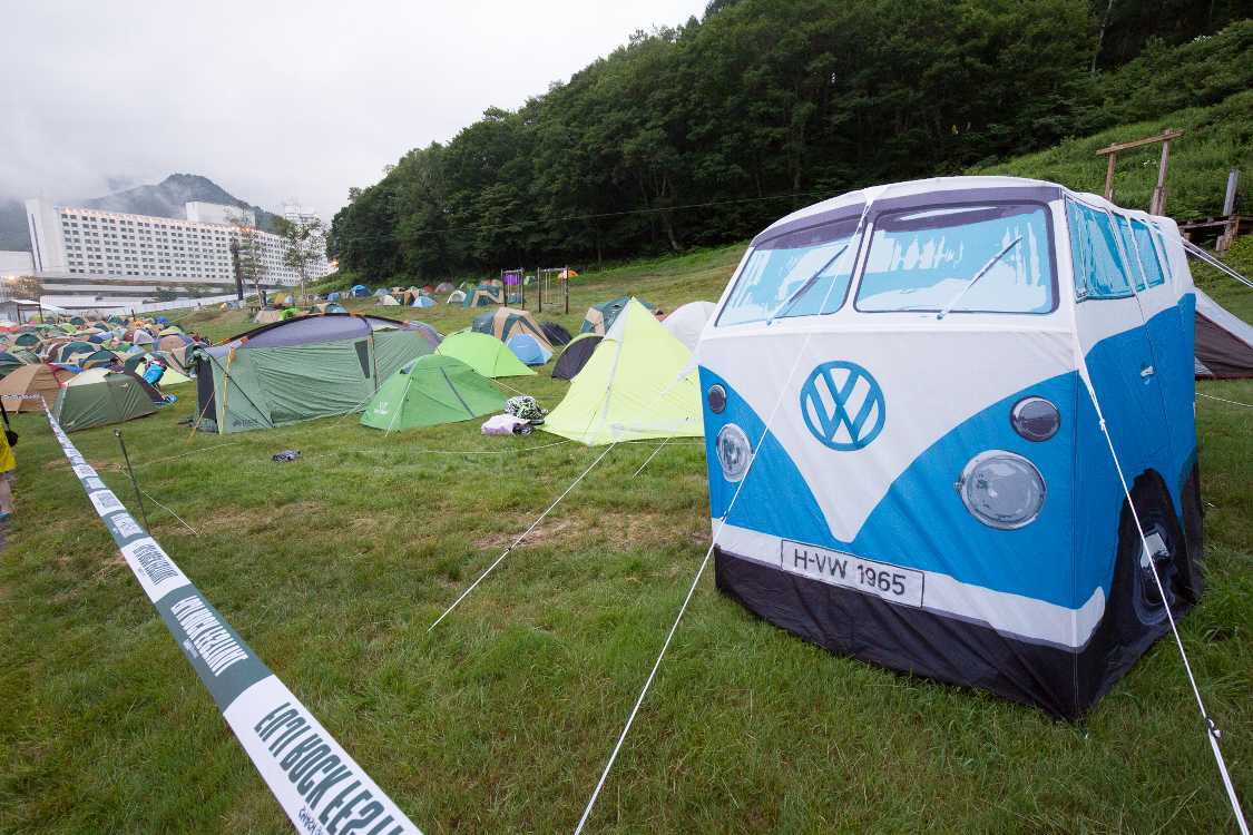 目立つテント。