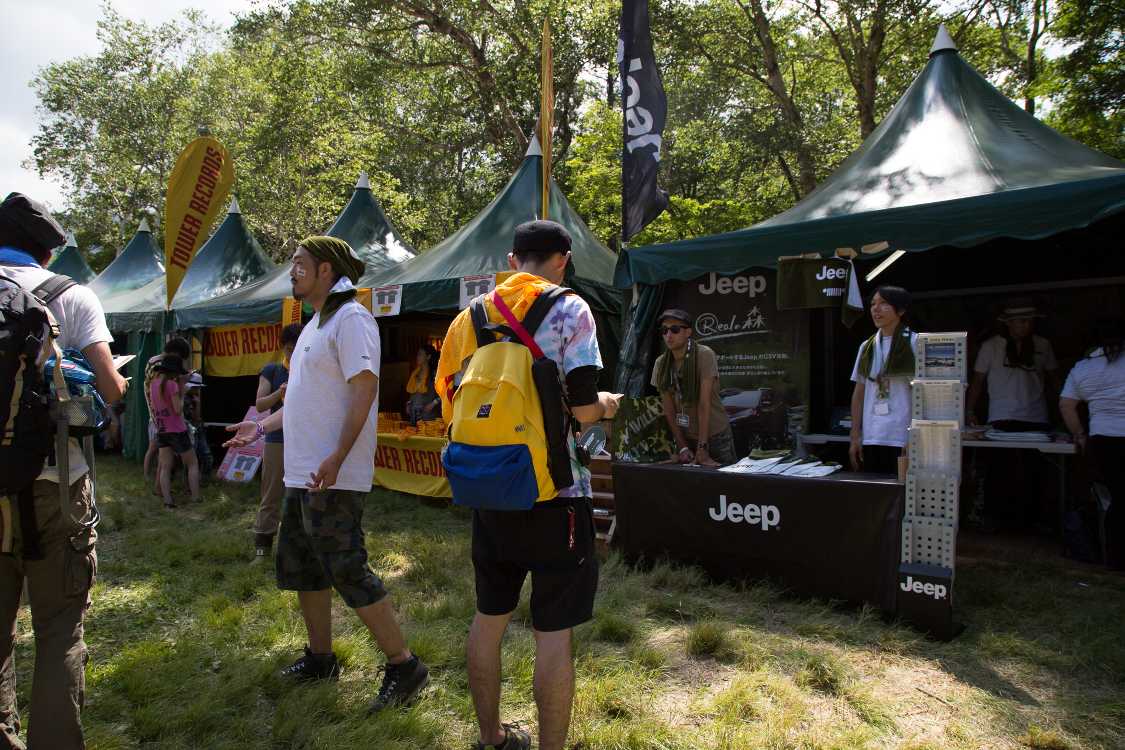 タワーレコード横のジープ。