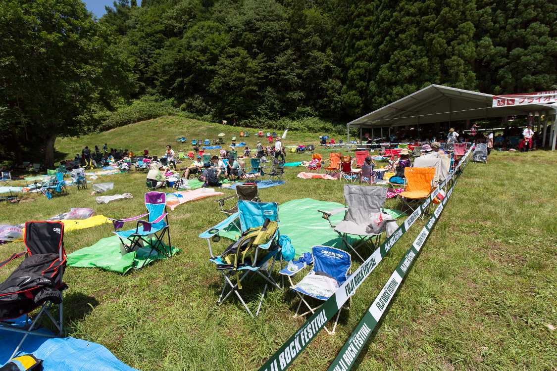 障害者、子連れ向けのプライオリティーテント。