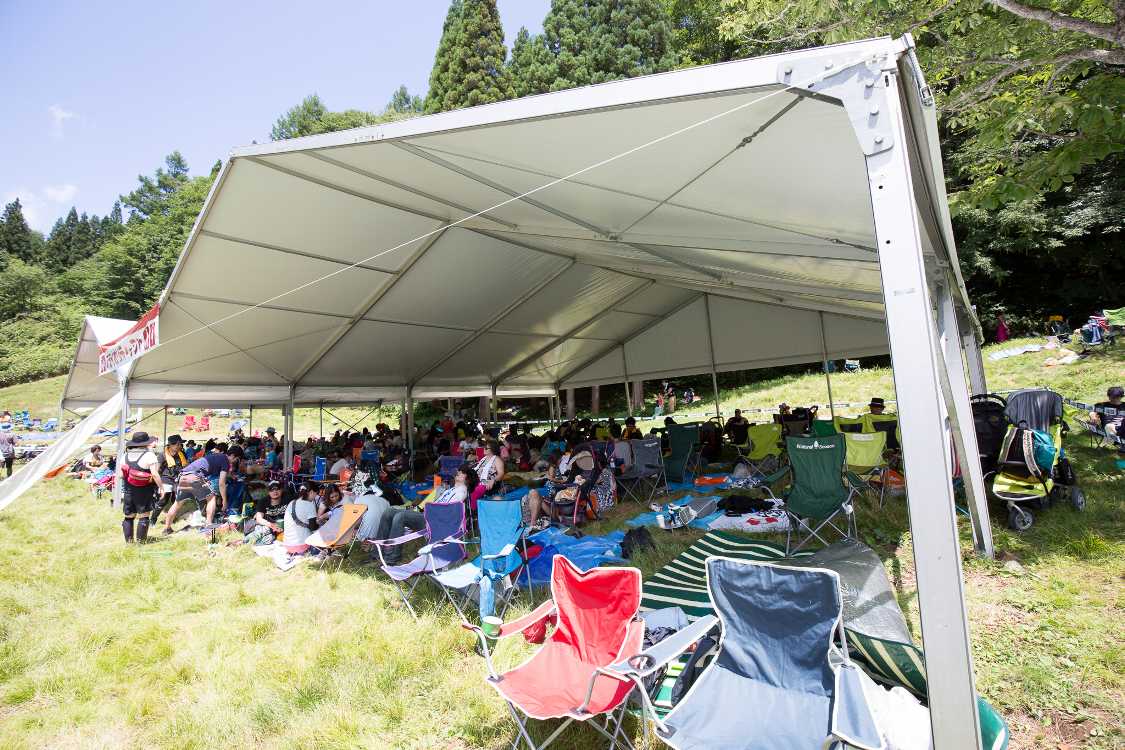 プライオリティーテントは福祉業界では難色を示される名前だがイベント会場内では許容されるのだろう。